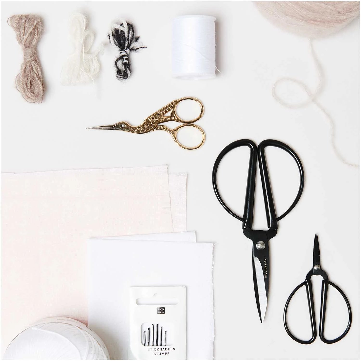 Needlework Scissors, Gold Crane, 8.9 cm - Image 3