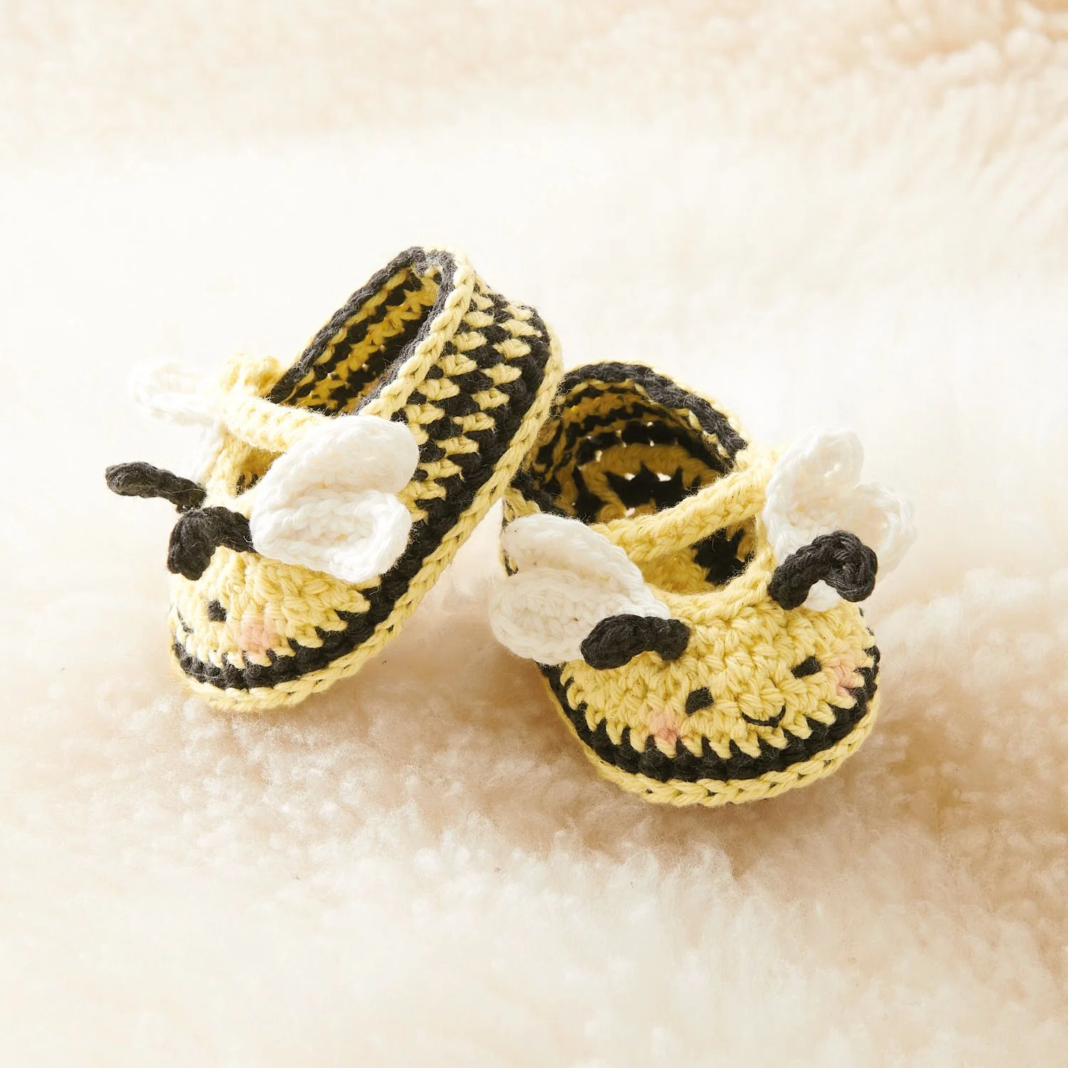 Ricorumi Crochet Set Baby Booties Bee - Image 6