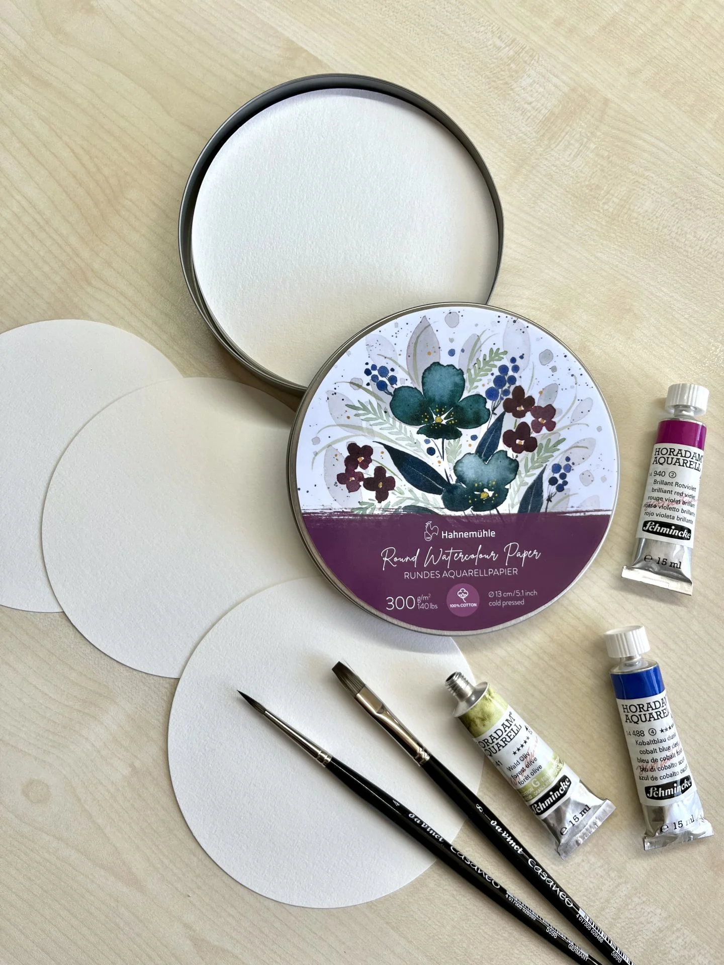 Round Watercolour Paper in Metal Box - Image 2